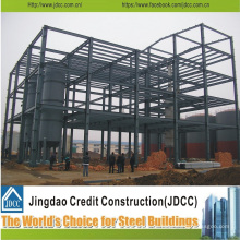 Nuevo edificio de estructura de acero moderno